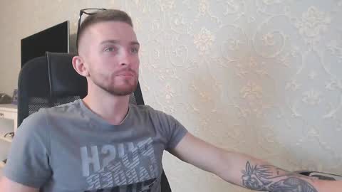 Snapshot of marselle_looker chatting on 12.24.24 Marselle online show from 12.24.24