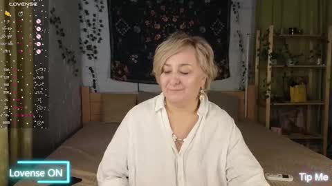 Snapshot of marta_wils chatting on 10.16.25 marta_wils online show from 10.16.25