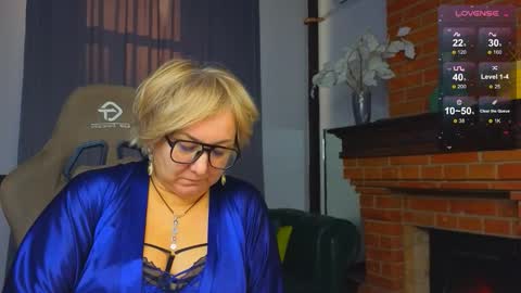 Snapshot of marta_wils chatting on 10.22.25 marta_wils online show from 10.22.25