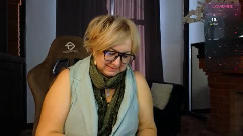 Snapshot of marta_wils chatting on 10.25.25 marta_wils online show from 10.25.25