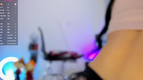 Snapshot of martiina_0 chatting on 10.28.25 wendy online show from 10.28.25