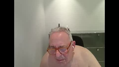 Snapshot of martin_1947 chatting on 09.18.25 martin_1947 online show from 09.18.25