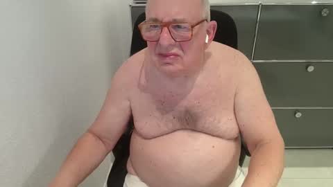 Snapshot of martin_1947 chatting on 10.30.25 martin_1947 online show from 10.30.25