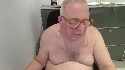 Snapshot of martin_1947 chatting on 01.18.26 martin_1947 online show from 01.18.26