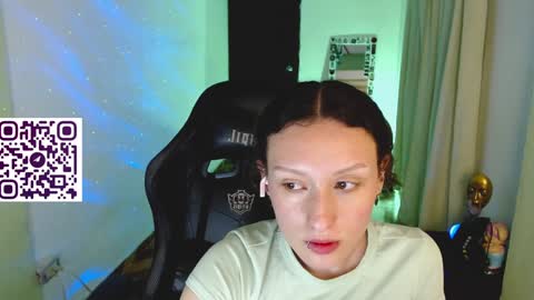 Snapshot of martina_adams chatting on 01.17.25 mari online show from 01.17.25