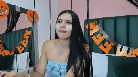 Snapshot of martina_divine_ chatting on 10.30.25 Martina Divine online show from 10.30.25