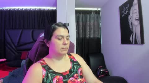 Snapshot of martina_foxy_ chatting on 01.05.25 MARTINA online show from 01.05.25