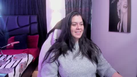 Snapshot of martina_foxy_ chatting on 01.07.25 MARTINA online show from 01.07.25