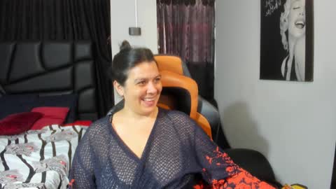 Snapshot of martina_foxy_ chatting on 01.12.25 MARTINA online show from 01.12.25