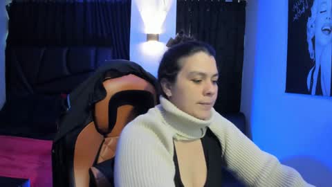 Snapshot of martina_foxy_ chatting on 01.29.25 MARTINA online show from 01.29.25