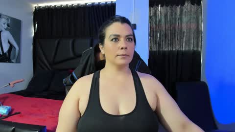 Snapshot of martina_foxy_ chatting on 01.29.25 MARTINA online show from 01.29.25