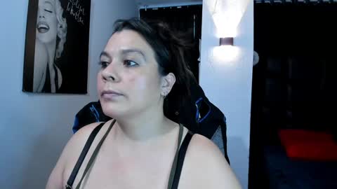Snapshot of martina_foxy_ chatting on 02.05.25 MARTINA online show from 02.05.25