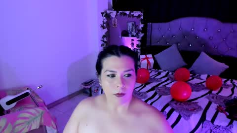 Snapshot of martina_foxy_ chatting on 02.14.25 MARTINA online show from 02.14.25