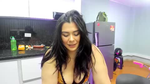 Snapshot of martina_foxy_ chatting on 02.18.25 MARTINA online show from 02.18.25