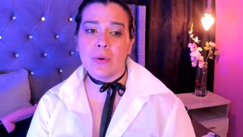 Snapshot of martina_foxy_ chatting on 02.19.25 MARTINA online show from 02.19.25