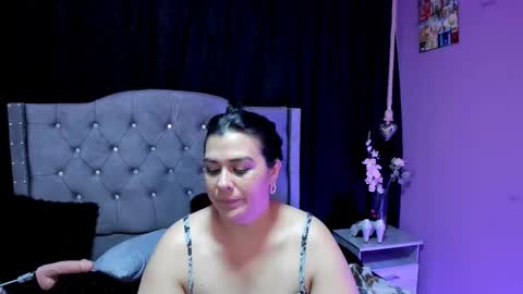 Snapshot of martina_foxy_ chatting on 02.21.25 MARTINA online show from 02.21.25