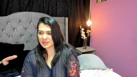 Snapshot of martina_foxy_ chatting on 02.26.25 MARTINA online show from 02.26.25