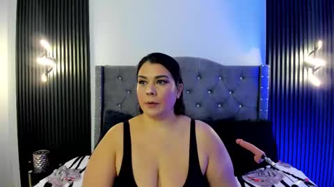 Snapshot of martina_foxy_ chatting on 09.18.25 MARTINA online show from 09.18.25
