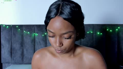 Laura online show from 12.21.24
