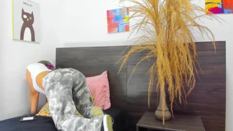 Snapshot of martina_miiller chatting on 02.22.25 martina mIIler online show from 02.22.25