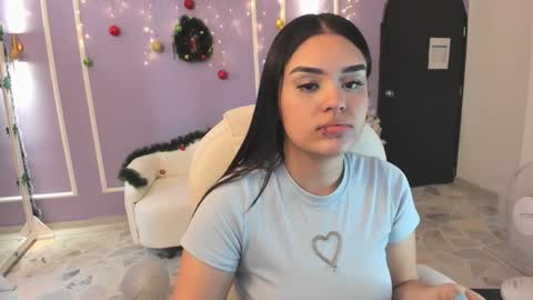 Snapshot of martina_saenz1 chatting on 12.18.24 Martina  online show from 12.18.24