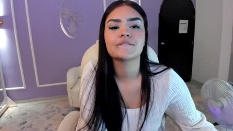 Snapshot of martina_saenz1 chatting on 01.25.25 Martina  online show from 01.25.25