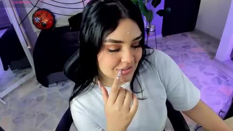 Snapshot of martina_saenz1 chatting on 10.08.25 Martina  online show from 10.08.25
