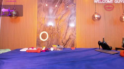 martina touss  online show from 12.12.24