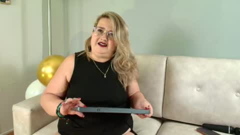 Martina Caicedo online show from 11.02.25