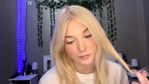 Snapshot of marvawillinghurst chatting on 01.08.26 Lisa online show from 01.08.26