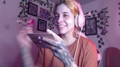 Snapshot of mary_janness chatting on 12.19.24                      100   online show from 12.19.24