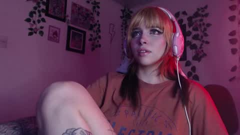 Snapshot of mary_janness chatting on 12.19.24                      100   online show from 12.19.24
