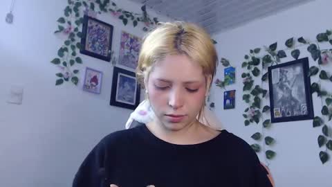 Snapshot of mary_janness chatting on 01.12.25                      100   online show from 01.12.25