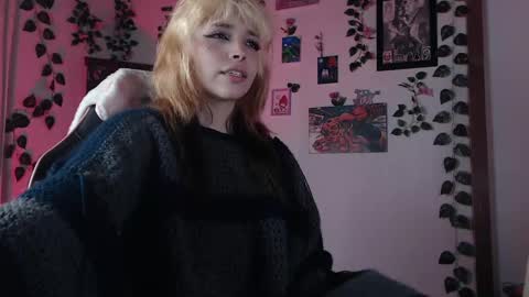 Snapshot of mary_janness chatting on 02.09.25                      100   online show from 02.09.25