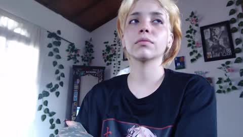 Snapshot of mary_janness chatting on 02.10.25                      100   online show from 02.10.25