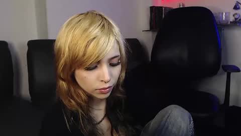 Snapshot of mary_janness chatting on 02.17.25                      100   online show from 02.17.25