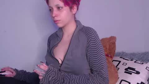 Snapshot of mary_janness chatting on 10.12.25                      100   online show from 10.12.25