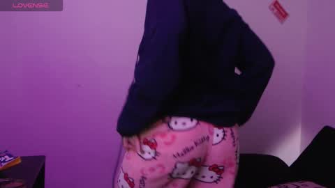 Snapshot of mary_janness chatting on 10.24.25                      100   online show from 10.24.25