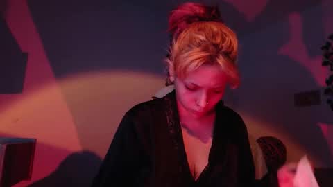                      100   online show from 12.14.25