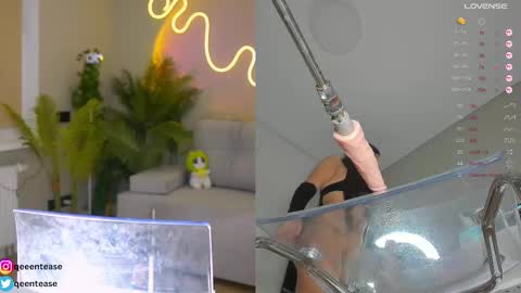 Snapshot of mary_lise chatting on 03.05.25 Caroline qeeentease - ints qeentease - twitter online show from 03.05.25