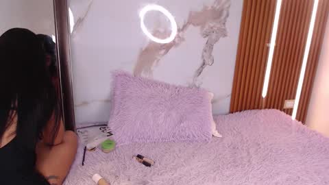 Hi guys im Mary  online show from 09.14.25