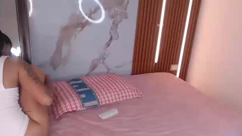 Hi guys im Mary  online show from 09.25.25