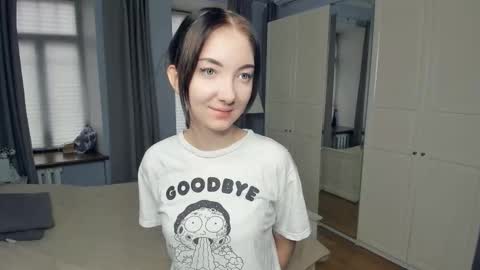 Snapshot of mary_loky chatting on 12.21.25 Mary online show from 12.21.25