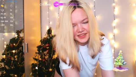 Snapshot of mary_lunar chatting on 12.21.24 Mary online show from 12.21.24