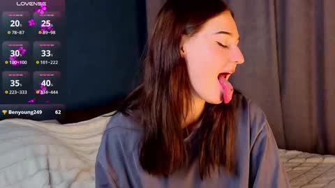 Snapshot of mary_smit chatting on 09.11.25 mary online show from 09.11.25