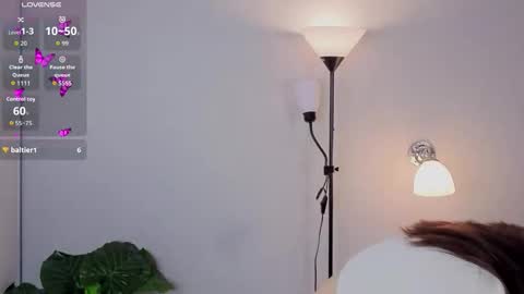 Snapshot of mary_smit chatting on 10.28.25 mary online show from 10.28.25