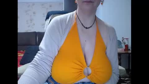 Snapshot of mary_x chatting on 01.28.25 Mary online show from 01.28.25