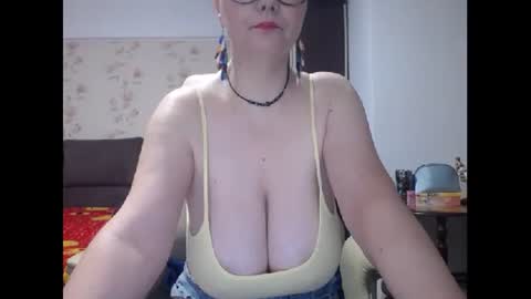 Snapshot of mary_x chatting on 02.05.25 Mary online show from 02.05.25