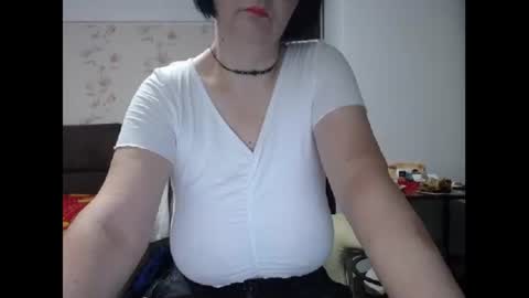 Snapshot of mary_x chatting on 10.09.25 Mary online show from 10.09.25