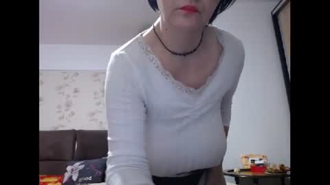 Snapshot of mary_x chatting on 10.10.25 Mary online show from 10.10.25